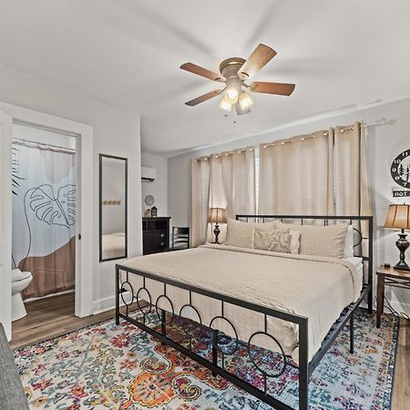 Cedar Blossom Bungalow Is A Cozy Getaway With A 5 Minute Walk To Downtown! Hot Springs Esterno foto