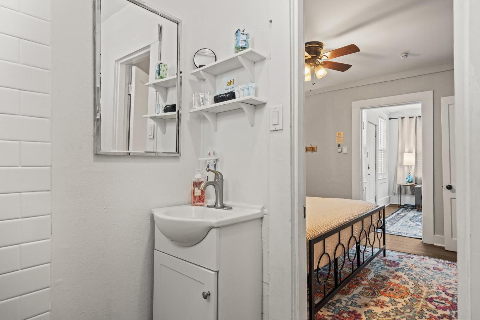 Cedar Blossom Bungalow Is A Cozy Getaway With A 5 Minute Walk To Downtown! Hot Springs Esterno foto