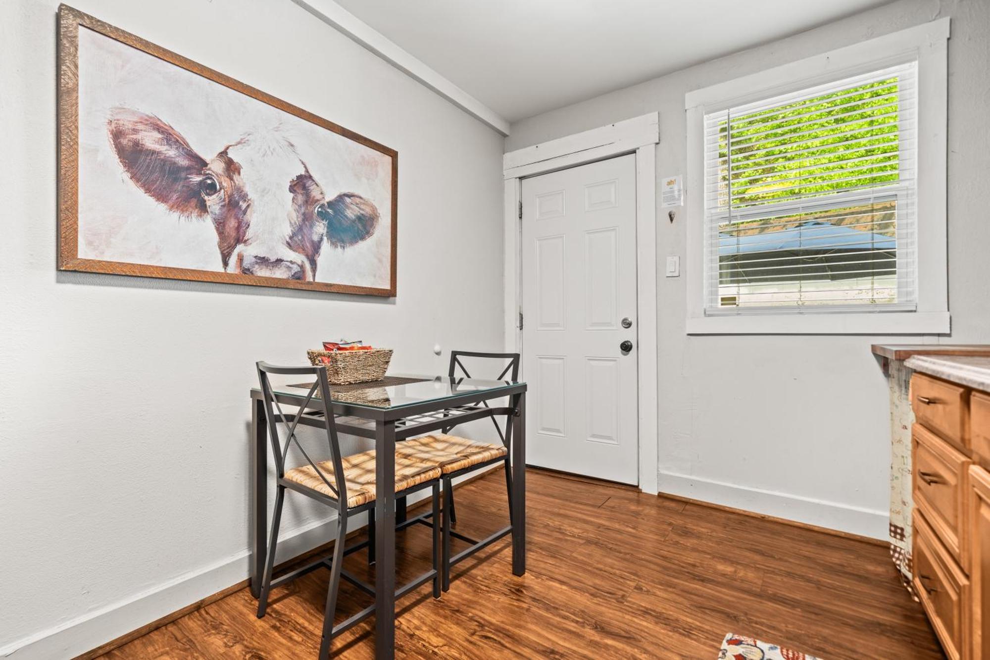 Cedar Blossom Bungalow Is A Cozy Getaway With A 5 Minute Walk To Downtown! Hot Springs Esterno foto