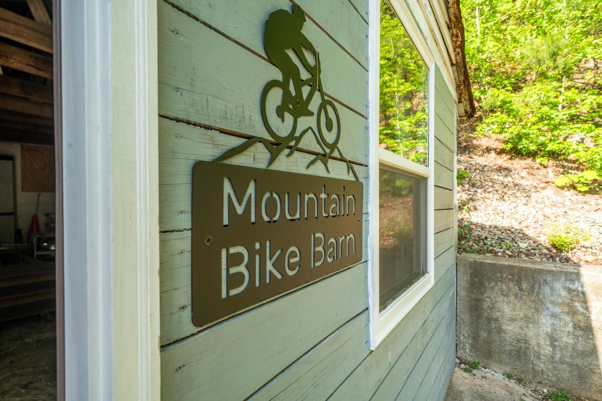 Cedar Blossom Bungalow Is A Cozy Getaway With A 5 Minute Walk To Downtown! Hot Springs Esterno foto