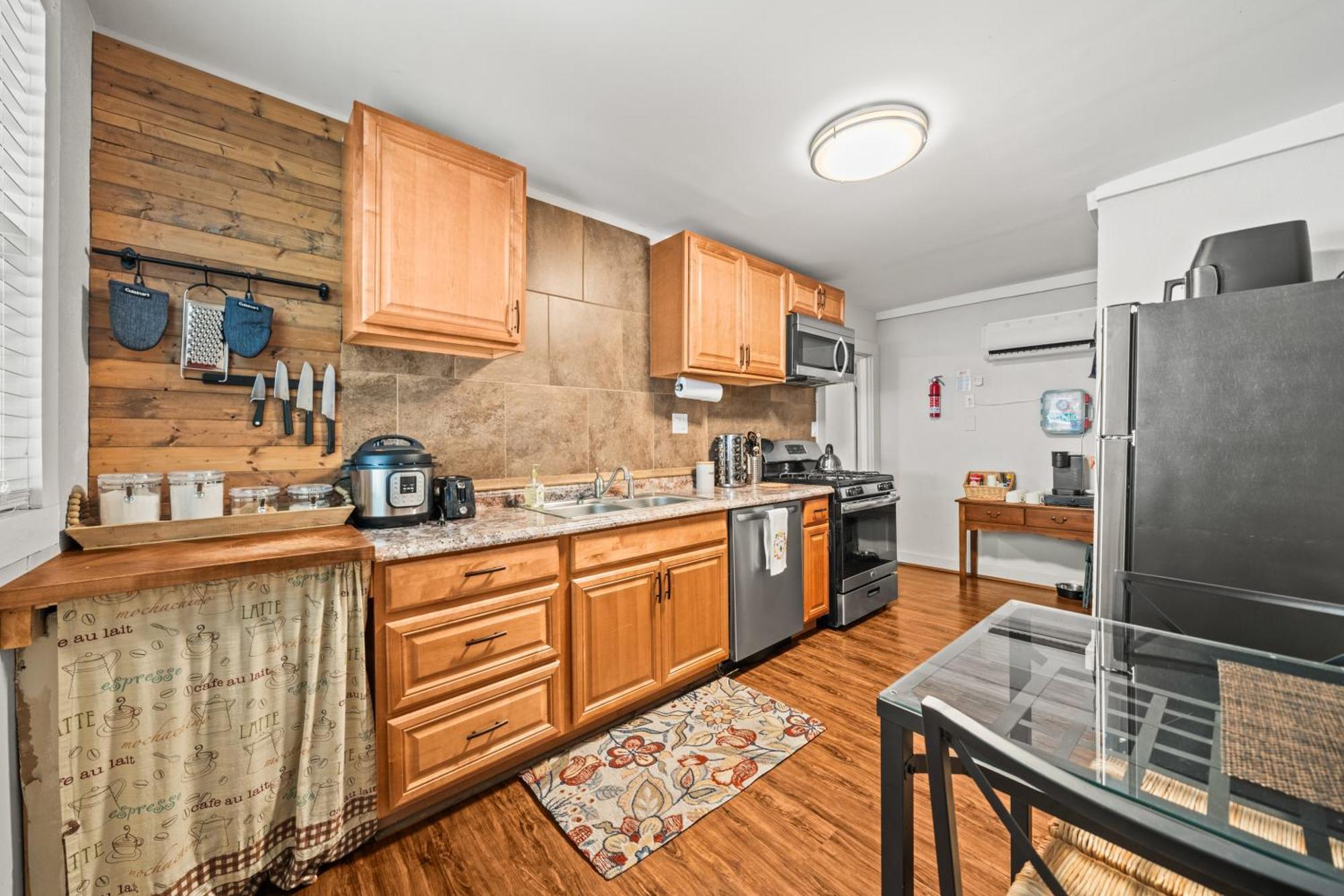Cedar Blossom Bungalow Is A Cozy Getaway With A 5 Minute Walk To Downtown! Hot Springs Esterno foto